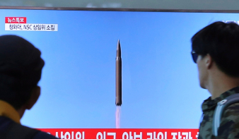 Észak-Korea ballisztikus rakétát lőtt ki Japán fölé