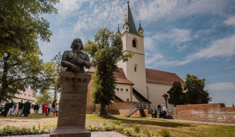 Felavatták Hunyadi János mellszobrát a marosvásárhelyi várban