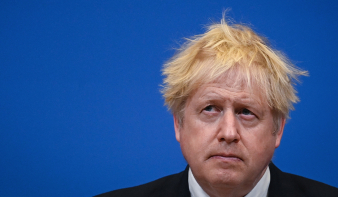 A brit sajtó szerint csütörtökön benyújthatja lemondását Boris Johnson