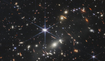 Több ezer galaxis egy képen – űrtörténelmet írt a James Webb-űrtávcső