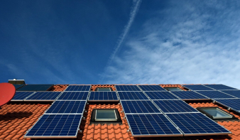 Tánczos Barna: idén 3 milliárd lejt szánnak a napelemrendszerek telepítésének támogatására