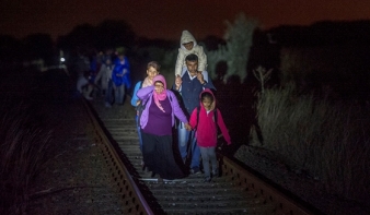 Újabb menekültáradat érkezett este Magyarországra