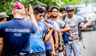 Tizenhatezer migráns érkezhet ma Ausztriába Magyarországról 