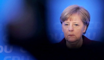 Merkel: el kell osztani a most feltorlódott menekülteket is