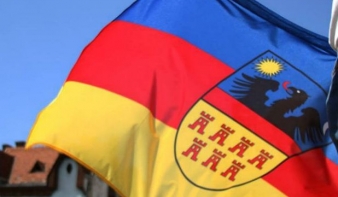 Mióta tiltott Romániában Erdély zászlója?