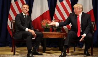Díszvacsorával fogadta Donald Trump Franciaország elnökét Washingtonban 