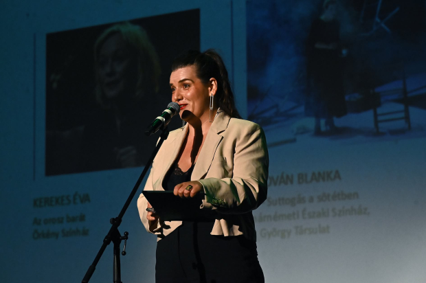 Moldován Blanka kapta a legjobb női mellékszereplőnek járó Színikritikusdíjat