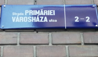 Dan Tanasa feljentést tesz Marosvásárhely új, kétnyelvű utcanévtáblái miatt