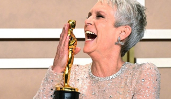 Jamie Lee Curtis magyarul énekelt az Oscar-gála utáni sajtótájékoztatón
