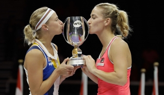 Tenisz WTA-világbajnokság:Világbajnok Wozniacki és a Babos-Hlavackova páros; kitüntették Halepet, mert a WTA világranglista élén zárta az évet