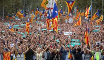 Óriási tüntetés a szabadságért Barcelonában