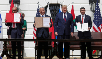 Aláírták a történelmi közel-keleti békemegállapodást Washingtonban