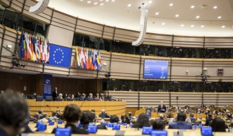 A CEU-ról és a Brüsszel elleni kampányról is vitázott Orbán Viktor az EP-ben 