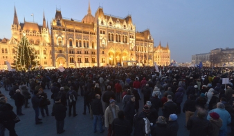 A költségvetés ellen tüntettek Budapesten