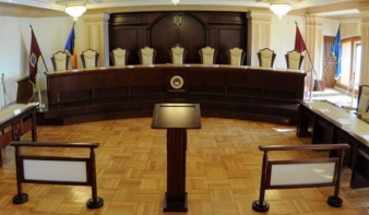 Az alkotmánybíróság visszaküldte a parlamentbe a közigazgatási törvényt