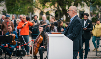 Kelemen Hunor beszéde a nagybányai művésztelep alapítói előtt tisztelgő szoborcsoport avatóján