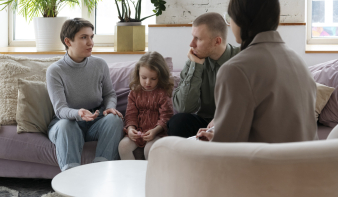 RMDSZ: a Down-szindrómával vagy autizmus spektrumzavarral élő gyereket nevelő szülők mentális egészsége nem lehet pénz kérdése