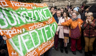 Sípok, dudák a Kossuth téren