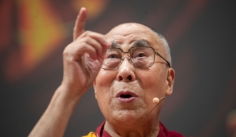 Dalai láma: Ha egy nő következik utánam, akkor legyen vonzóbb is
