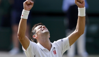 Federer a tönk széléről visszajött, de Djokovics nyerte a klasszikust