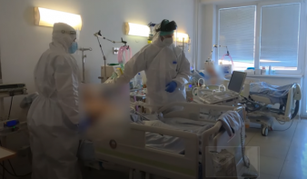 „Nem akarnék meghalni még”: dokumentumfilmben mutatják be a dunaszerdahelyi kórház koronavírus elleni harcát
