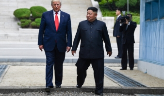 Donald Trump első amerikai elnökként lépett észak-koreai területre