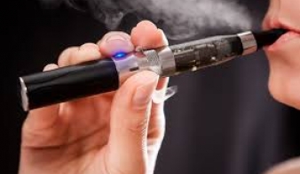 Harcot indít az e-cigi ellen a WHO