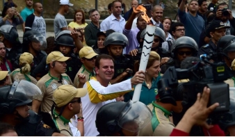 Összecsapások közepette érkezett meg az olimpiai láng Rióba
