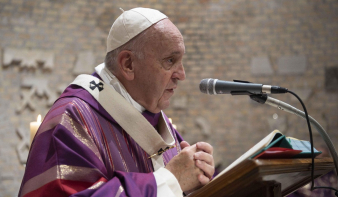 Ferenc pápa eltörölte a pápai titoktartást a szexuális visszaélési ügyekben