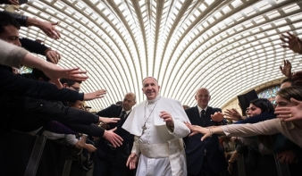 "Minden ember bűnös, még a pápák is" – Ferenc pápa őszinte kötettel jelentkezik