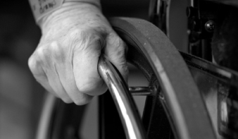 Egyszerűsödik a fogyatékossággal élők jogainak és juttatásainak elérése