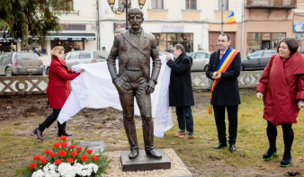 Szobrot állítottak Hollósy Simonnak Máramarosszigeten