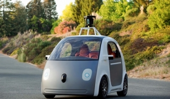 Itt a Google kormány nélküli autója - VIDEÓ