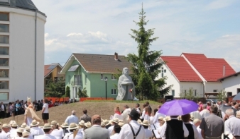 Szent István-szobrot és teret avattak Gyergyóban