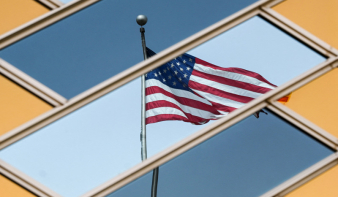 Levonták az amerikai zászlót az Egyesült Államok kabuli nagykövetségéről