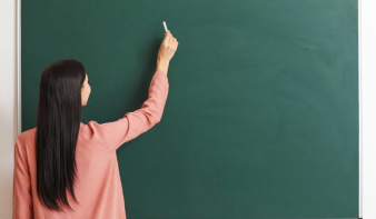 Csökkenhet az iskolavezetők kötelező óraszáma