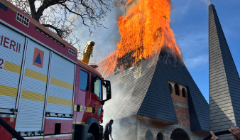 Leégett az új görögkatolikus templom tornya Șurdești-ben