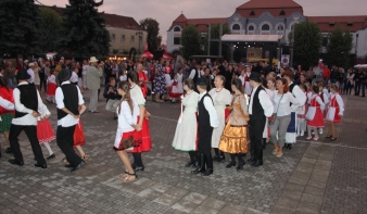 „Sirítsd meg, fordítsd meg!”- bányavidéki táncház-találkozó a Főtér Fesztiválon