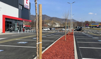 PAP ZSOLT ISTVÁN: Az első bevásárlóközponti parkoló, ahol minden harmadik parkolóhelyre jut egy fa