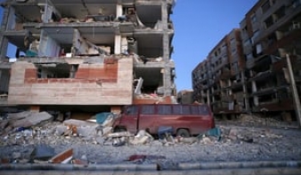 Több mint százan meghaltak az iráni földrengésben