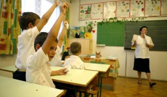 11 tanuló a felsőbányai magyar nyelvű első osztályban