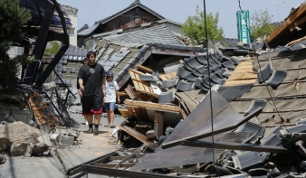 Kilenc halottja és ezer sérültje van a japán földrengésnek