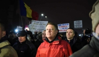Közkegyelem: Johannis is részt vett a bukaresti tüntetésen