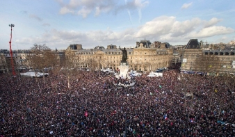 Több mint 2,5 millióan tüntettek Franciaországban