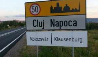 Kötelező lesz Kolozsváron a magyar nyelvű helységnévtábla
