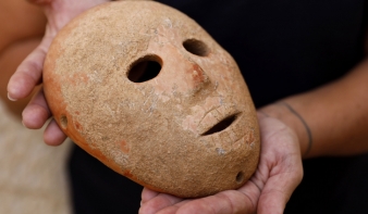 Újabb kilencezer éves kőmaszkot találtak a régészek