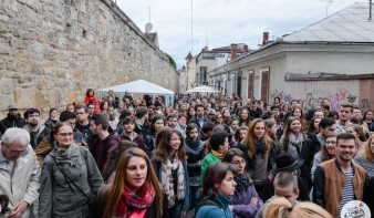 Egy utcányi olvasó szavalt közösen Arany Jánost Kolozsváron