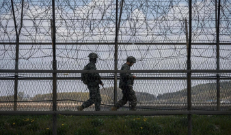Észak-Korea katonákat vezényelt a demilitarizált övezetben