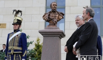 Csak Vásárhely kapujában állhat a Kossuth-szobor