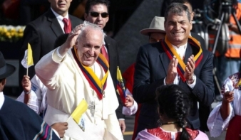 Ecuadorba érkezett Ferenc pápa